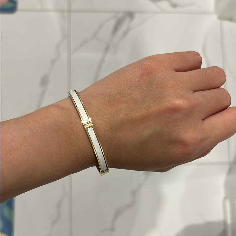 Elegant Gold and White Bracelet